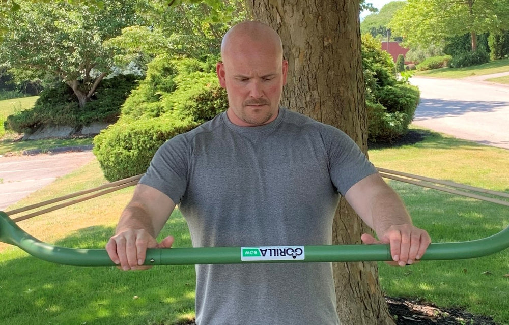 Chest exercises using online resistance band